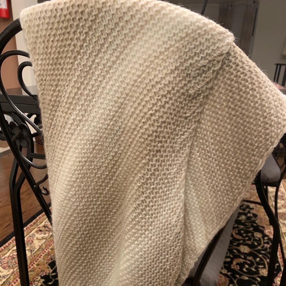 BRAND NEW Calvin Klein knit scarf